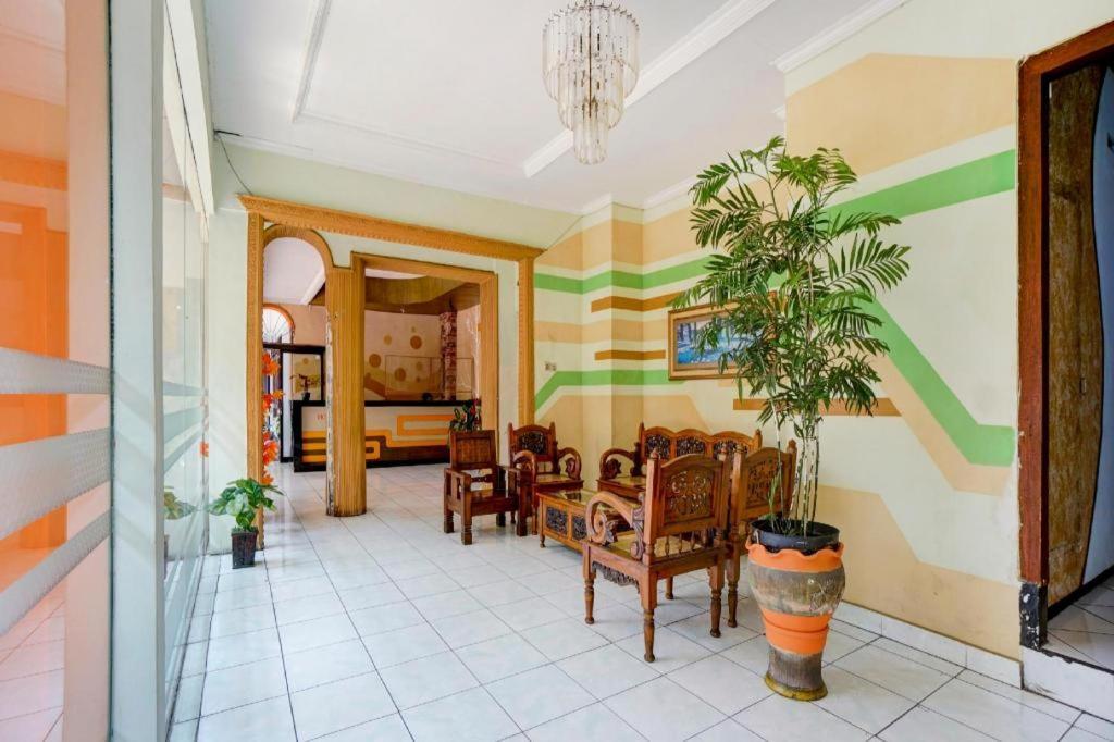 Oyo 3956 Hotel Palem 2 Syariah Malang Exterior foto