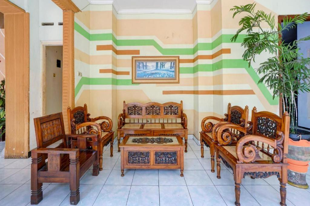 Oyo 3956 Hotel Palem 2 Syariah Malang Exterior foto